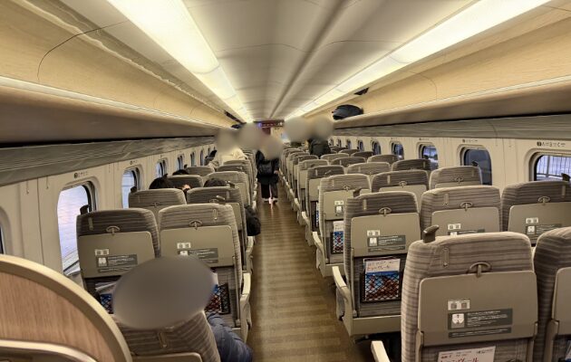 車内の様子 キュンパス期間のやまびこ51号の自由席 2026年2月12日の東京駅23番線ホーム(6:00頃)