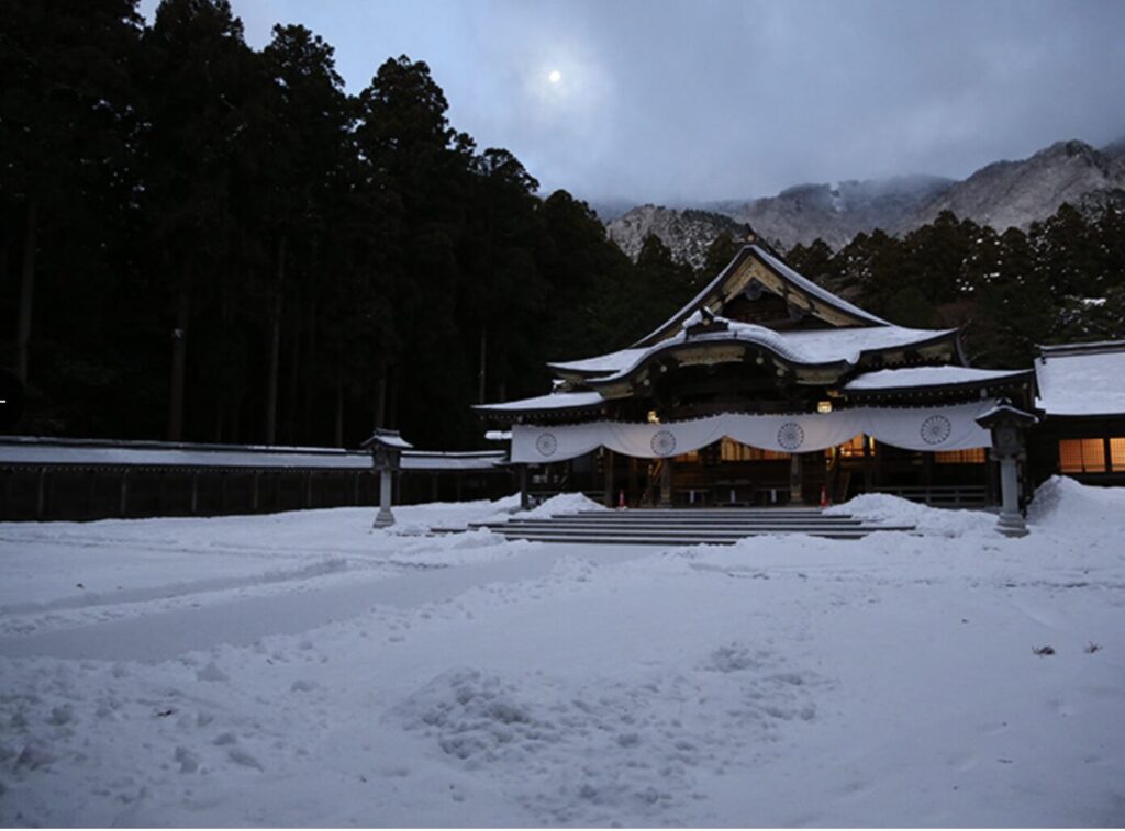 彌彦（やひこ）神社「日帰りのキュンパス極上旅」シリーズの新潟モデルコース編。元鉄道員が穴場の指定席を取る裏ワザも伝授。