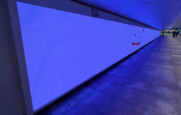 【ポケモン30周年】メタモンがの大規模OOHキャンペーン 新宿ウォール456のデジタル広告　『ぽこ あ ポケモン』