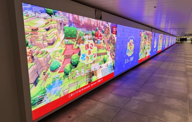 【ポケモン30周年】メタモンがの大規模OOHキャンペーン 新宿ウォール456のデジタル広告　『ぽこ あ ポケモン』