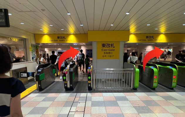 ポケモンスタンプラリー2026のJR新宿駅「東改札」からスタンプ設置場所までの行き方の写真①